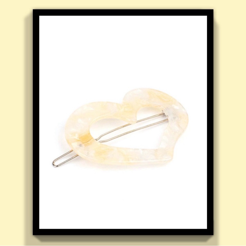 Paparazzi Heart Not To Love Hair Clip